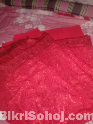 একদম নতুন শাড়ি
